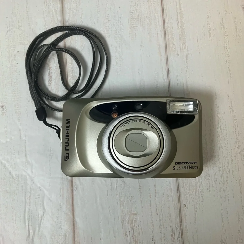 Fujifilm Discovery S1050 Zoom 35mm Point and Shoot Camera